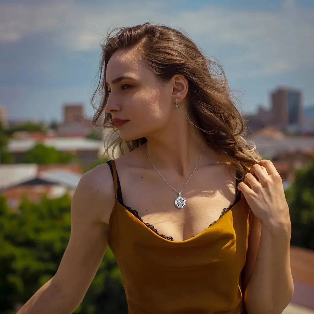 New Tree Of Life Aromatherapy Necklace Stainless Steel Essential Oil Diffuser Amulet Perfume Locket Pendant Women Jewelry Gift